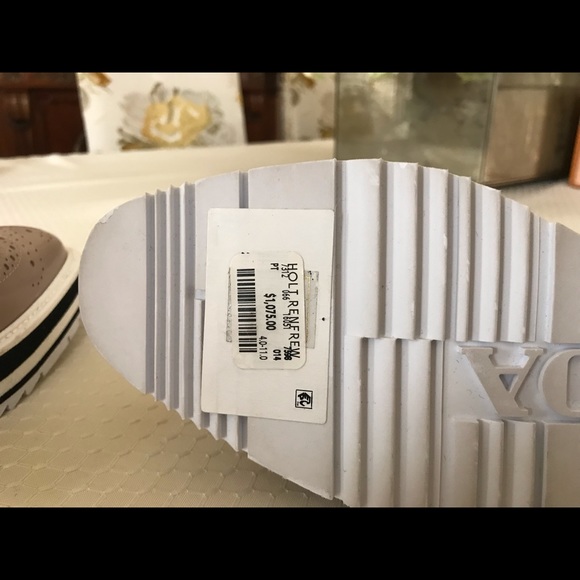 Prada woman's shoes. - Picture 4 of 4